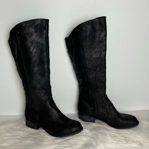 Faux leather boot • Black • side zip • Tall • Women’s Size: 8.5